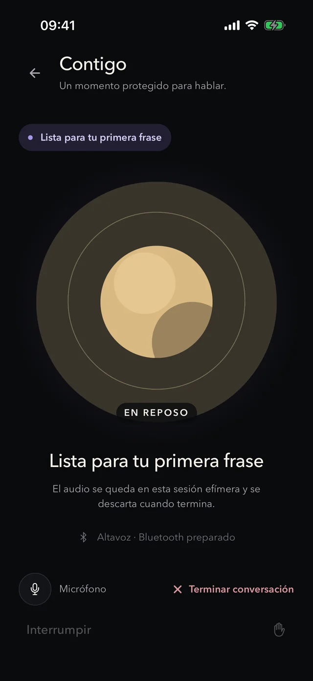 Pantalla de voz de VoxAnima con la esfera, un mensaje de disponibilidad y el control del micrófono